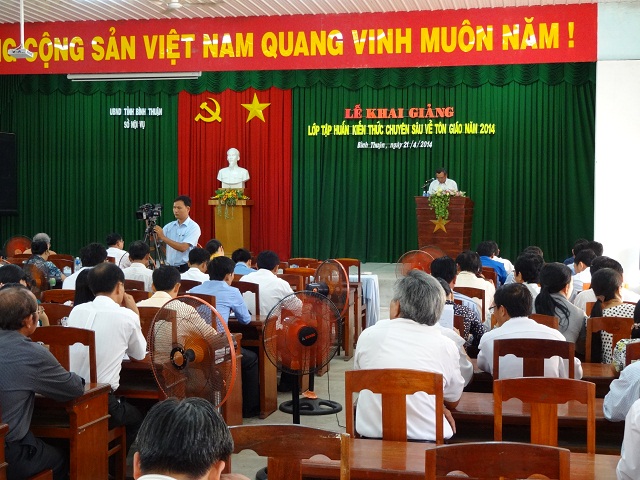 Binh Thuan province: a training course on State religious affairs for officials